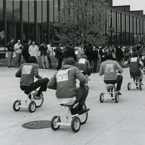 Spring Thing tricycle race, Illinois Institute of Technology, Chicago, Illinois, 1970